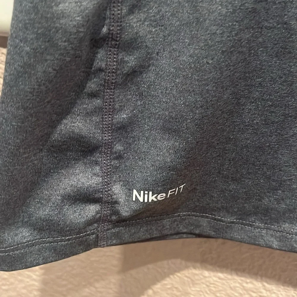 Nike Pro Women’s Fitted V Neck T Shirt Size Medium Gray